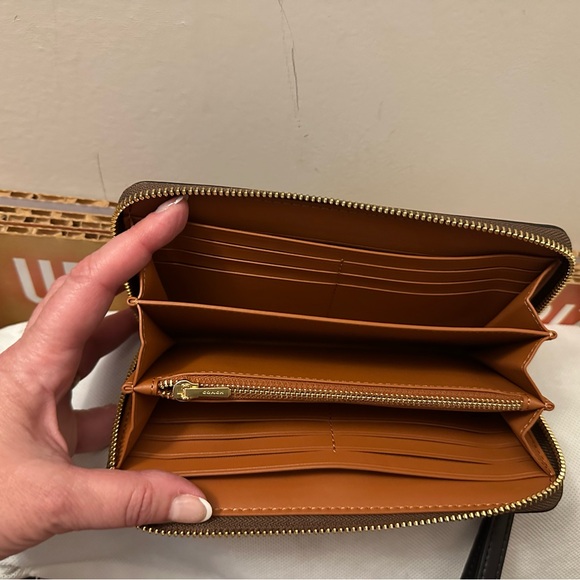 Long Zip Around Wallet In Signature Canvas With Floral Print - Picture 3 of 6